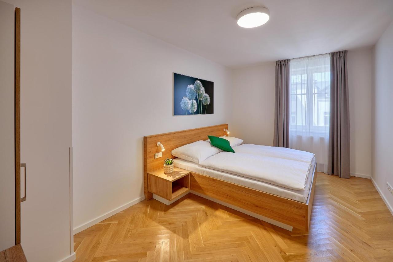 Downtown Suites Rubesova Praha Bagian luar foto