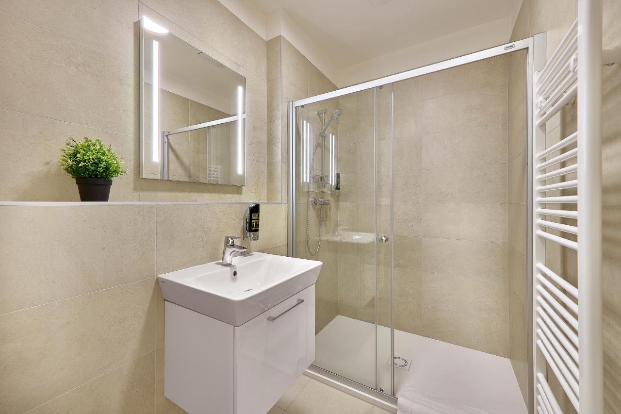 Downtown Suites Rubesova Praha Bagian luar foto