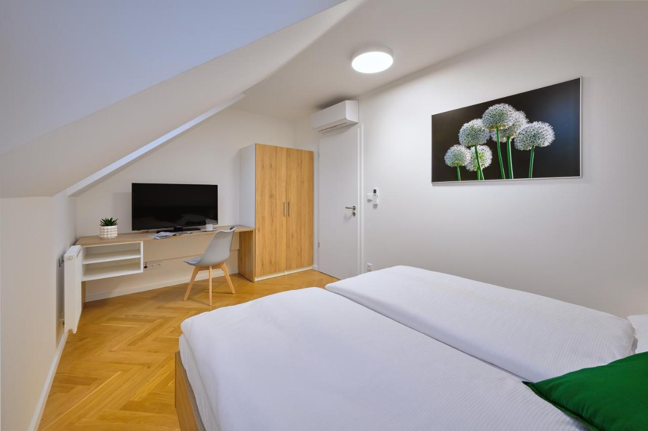 Downtown Suites Rubesova Praha Bagian luar foto