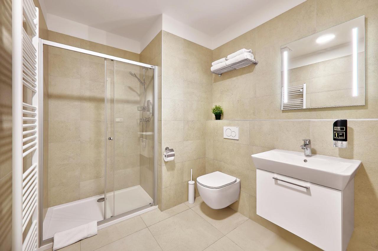 Downtown Suites Rubesova Praha Bagian luar foto