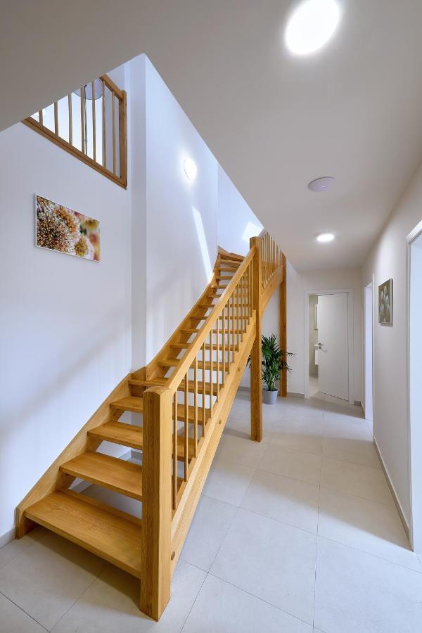 Downtown Suites Rubesova Praha Bagian luar foto