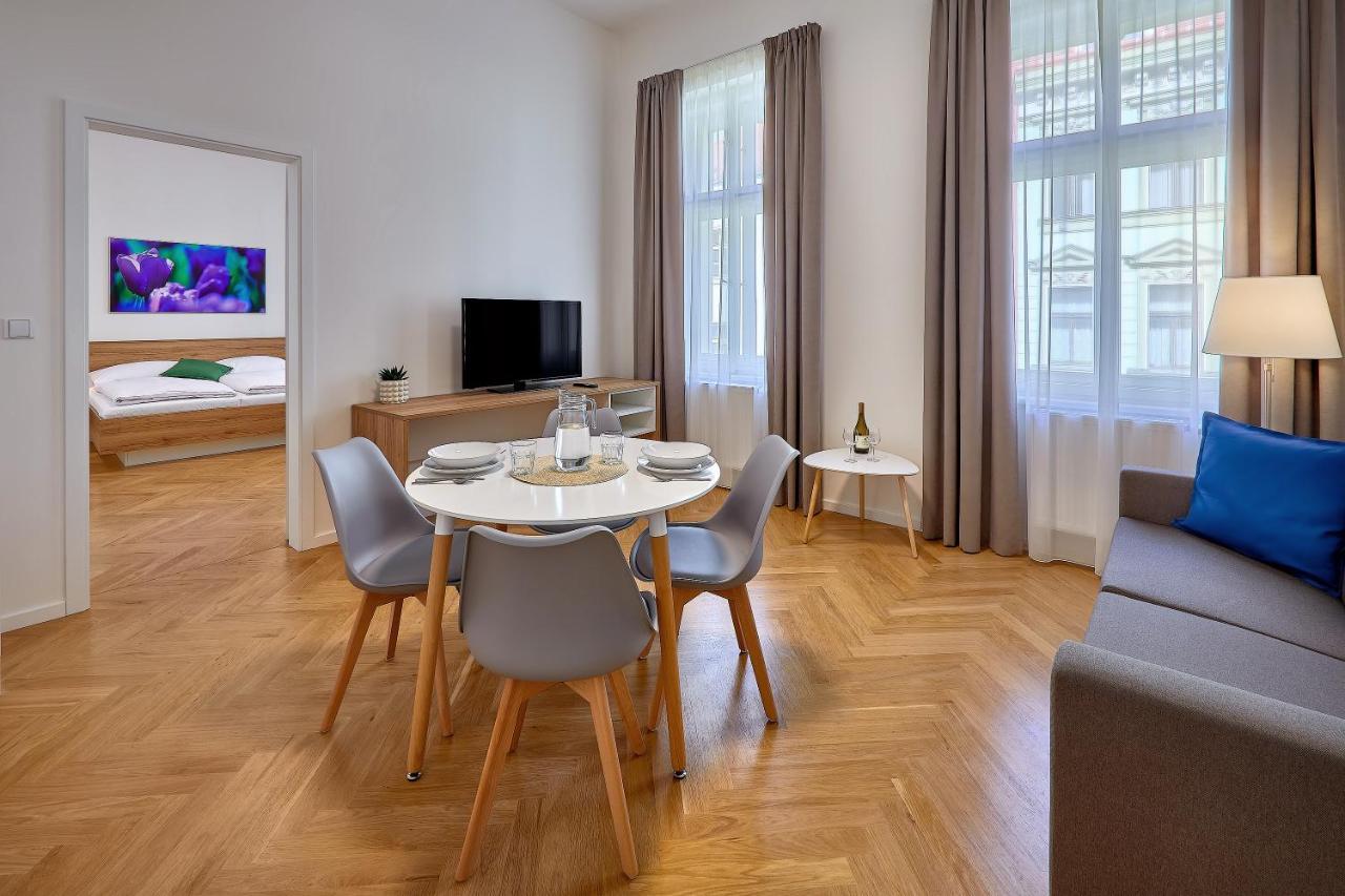 Downtown Suites Rubesova Praha Bagian luar foto
