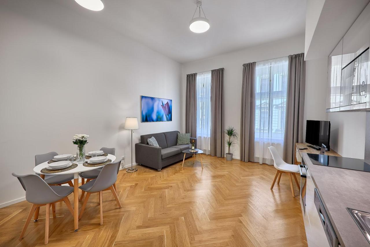 Downtown Suites Rubesova Praha Bagian luar foto
