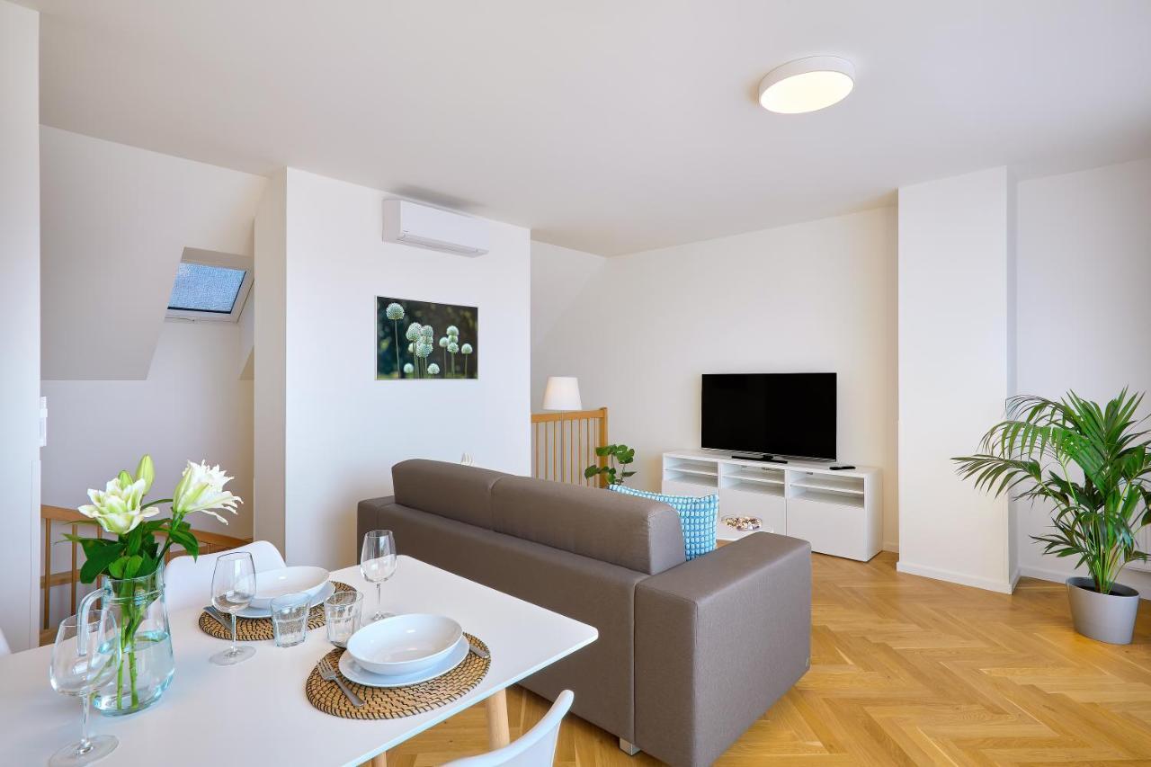 Downtown Suites Rubesova Praha Bagian luar foto