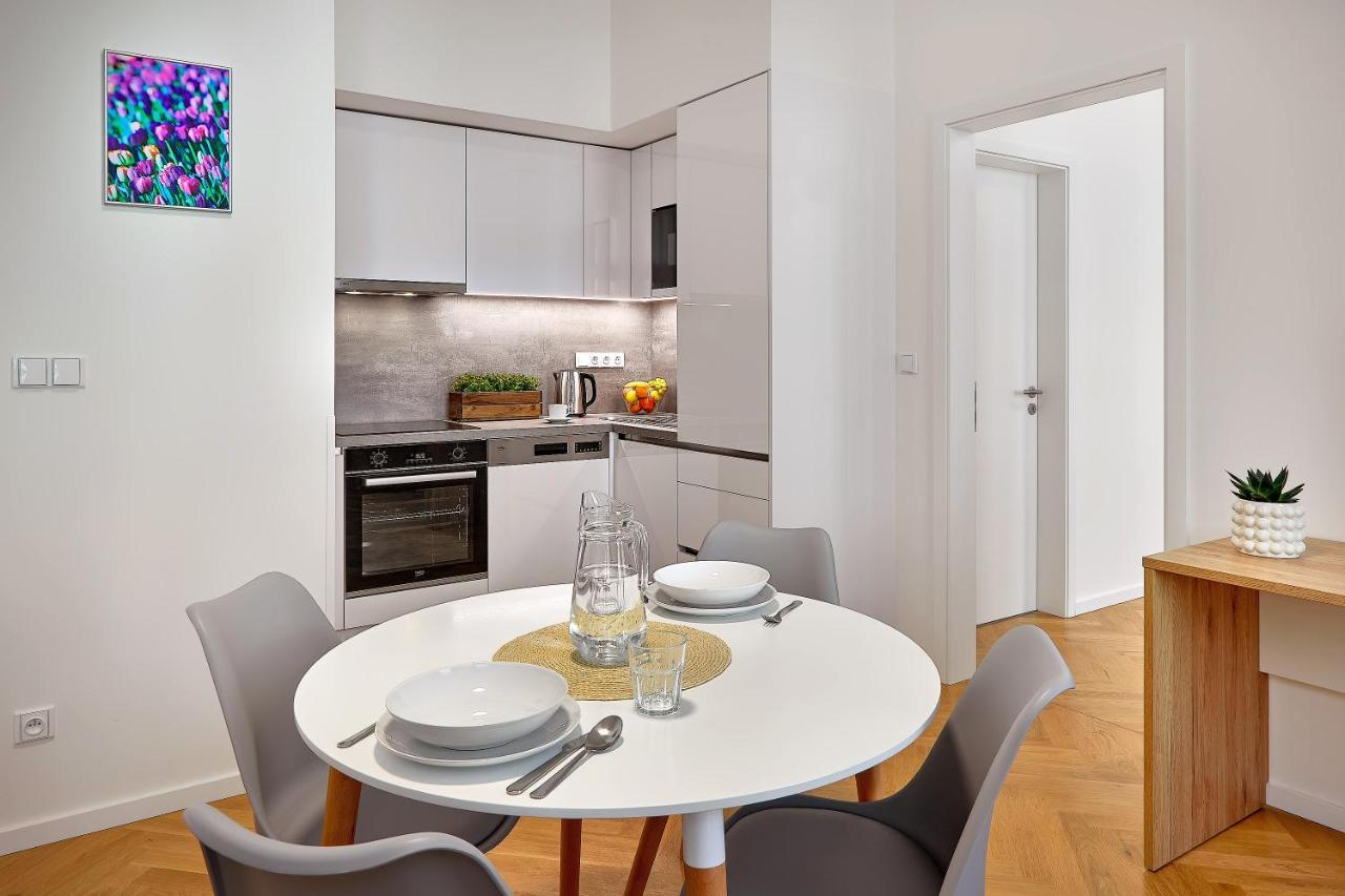 Downtown Suites Rubesova Praha Bagian luar foto