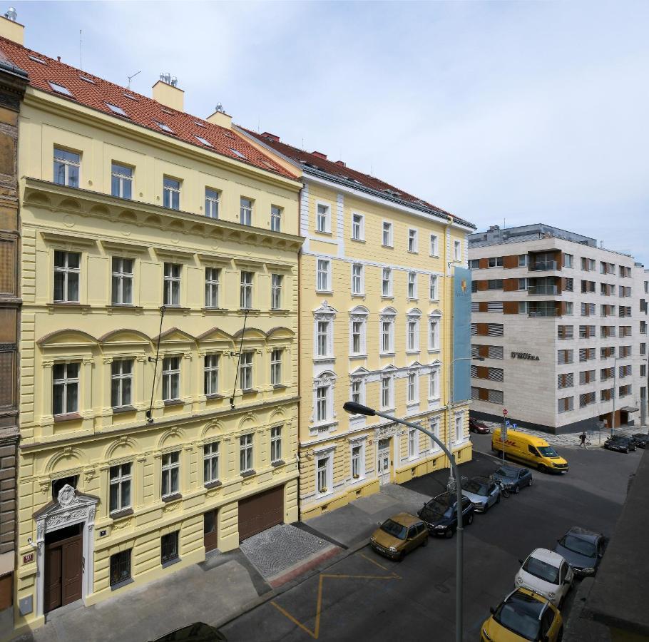 Downtown Suites Rubesova Praha Bagian luar foto