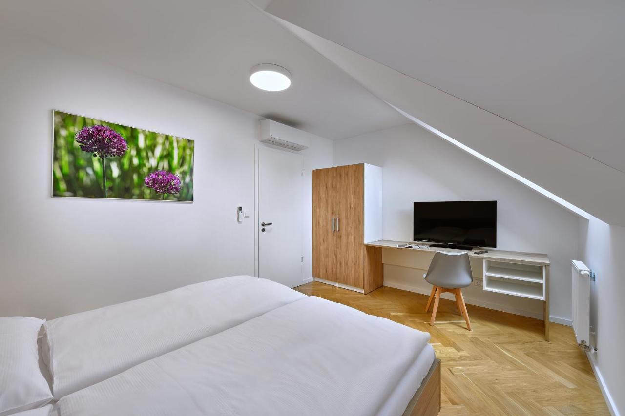 Downtown Suites Rubesova Praha Bagian luar foto