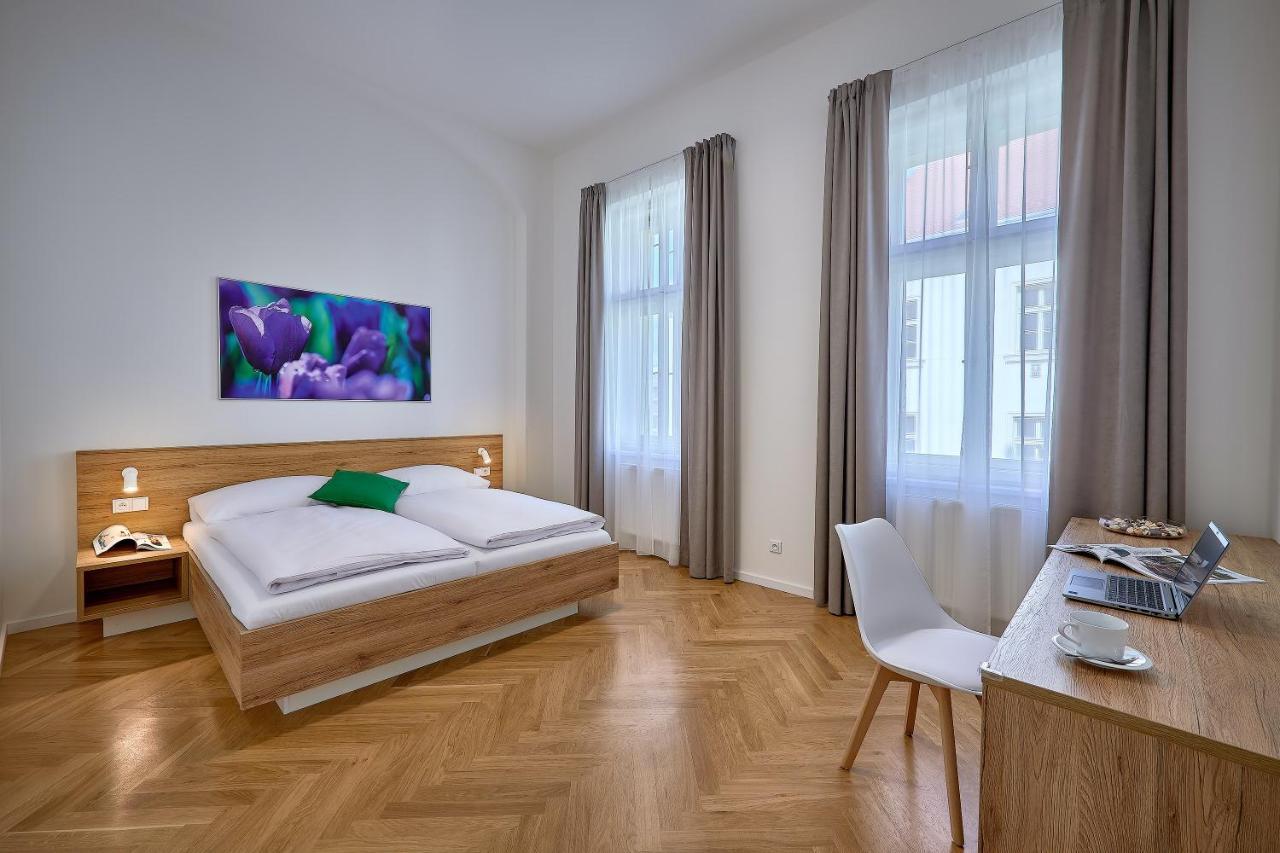 Downtown Suites Rubesova Praha Bagian luar foto