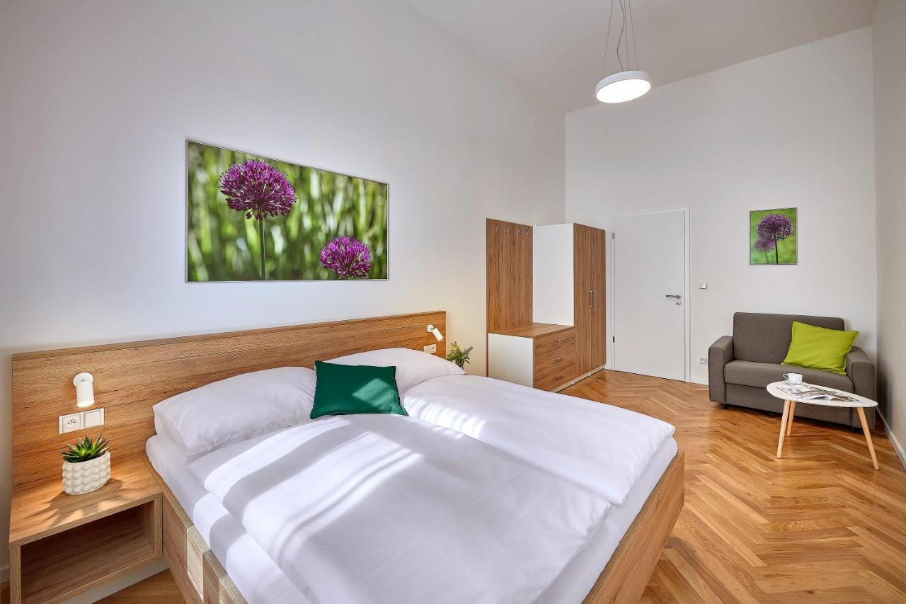 Downtown Suites Rubesova Praha Bagian luar foto