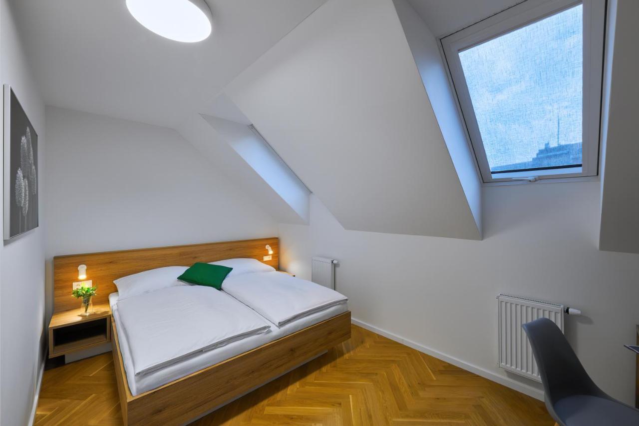Downtown Suites Rubesova Praha Bagian luar foto