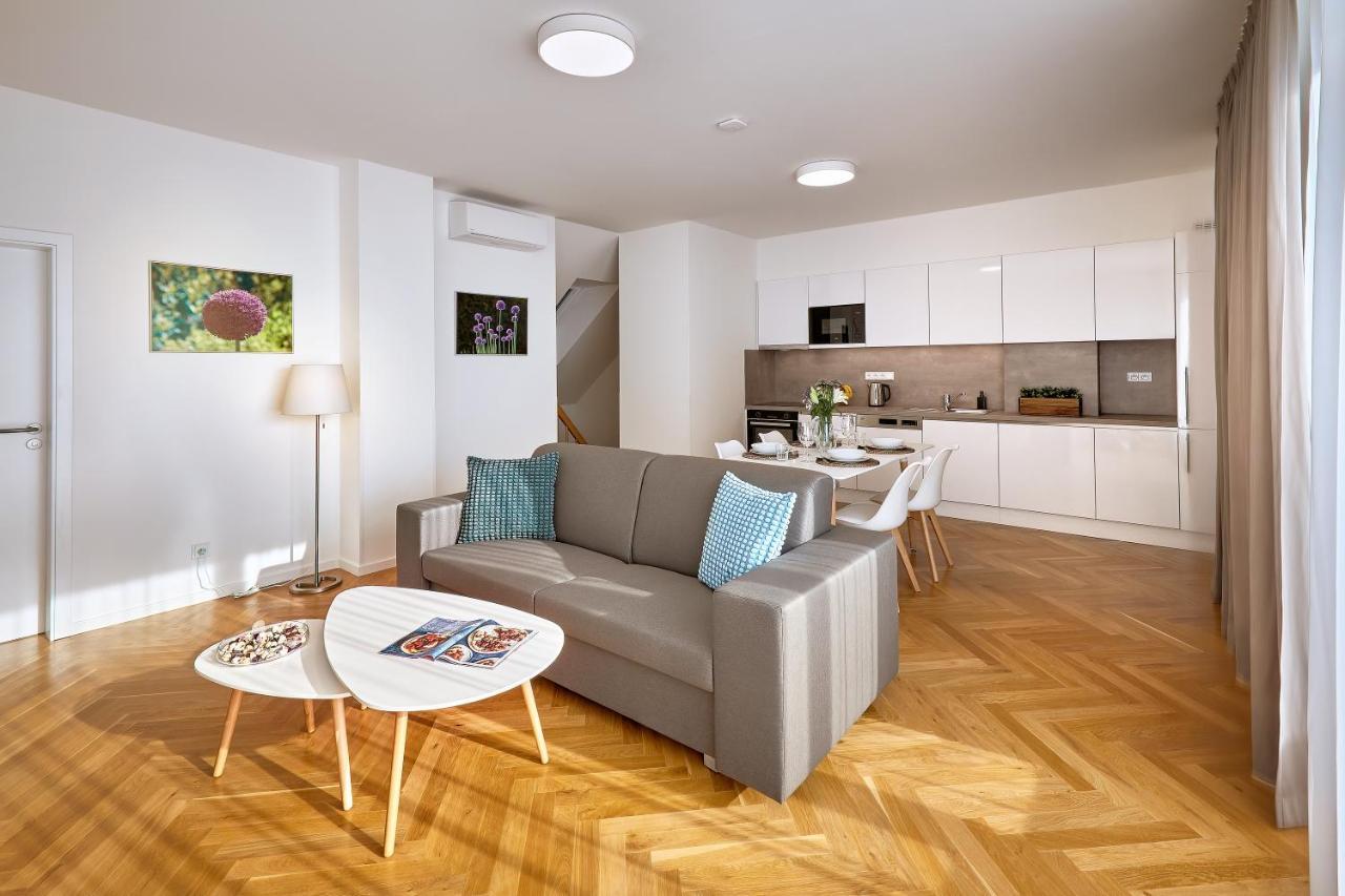 Downtown Suites Rubesova Praha Bagian luar foto