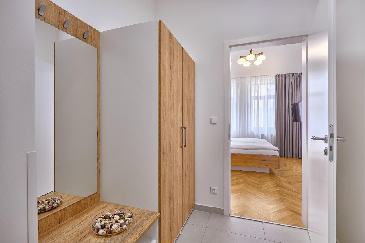 Downtown Suites Rubesova Praha Bagian luar foto
